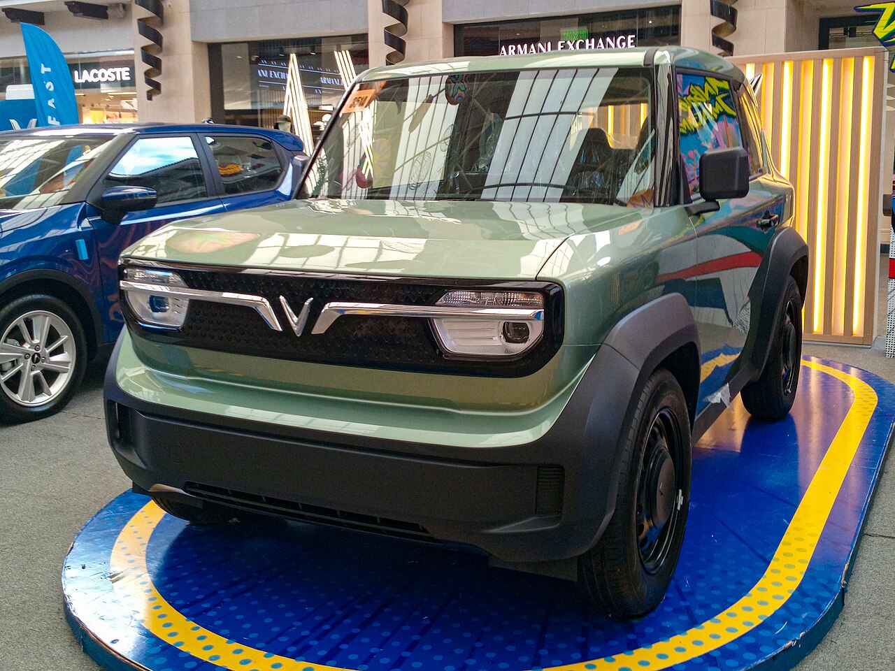 Góc nhìn ngang thân xe VinFast Minio Green