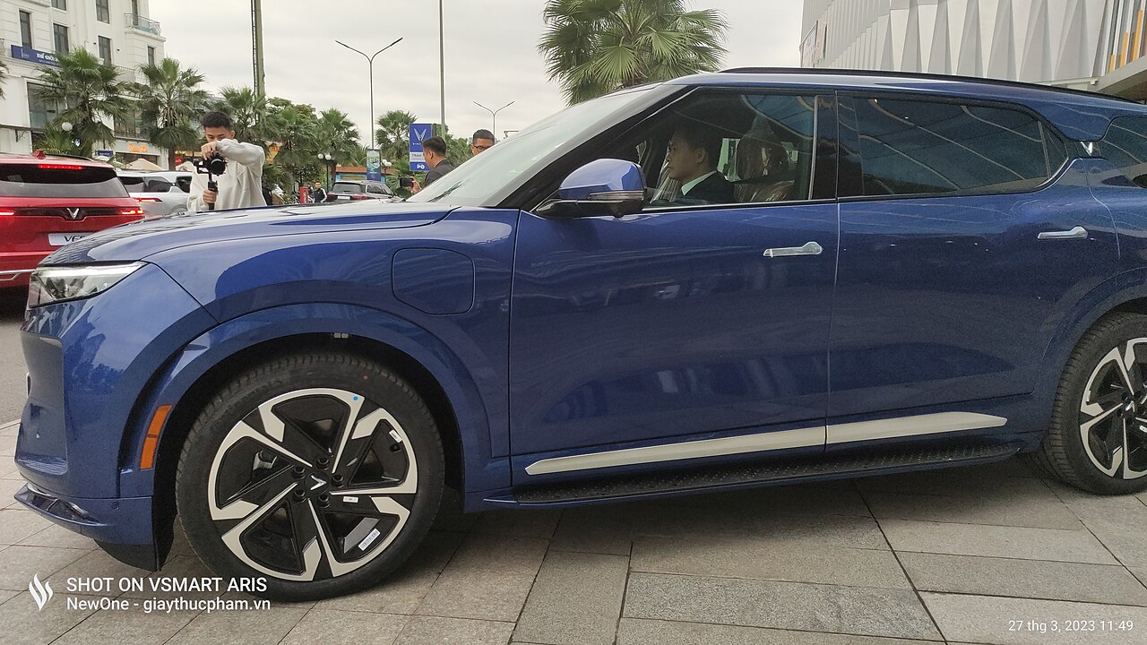 Góc nhìn ngang thân xe VinFast VF 9